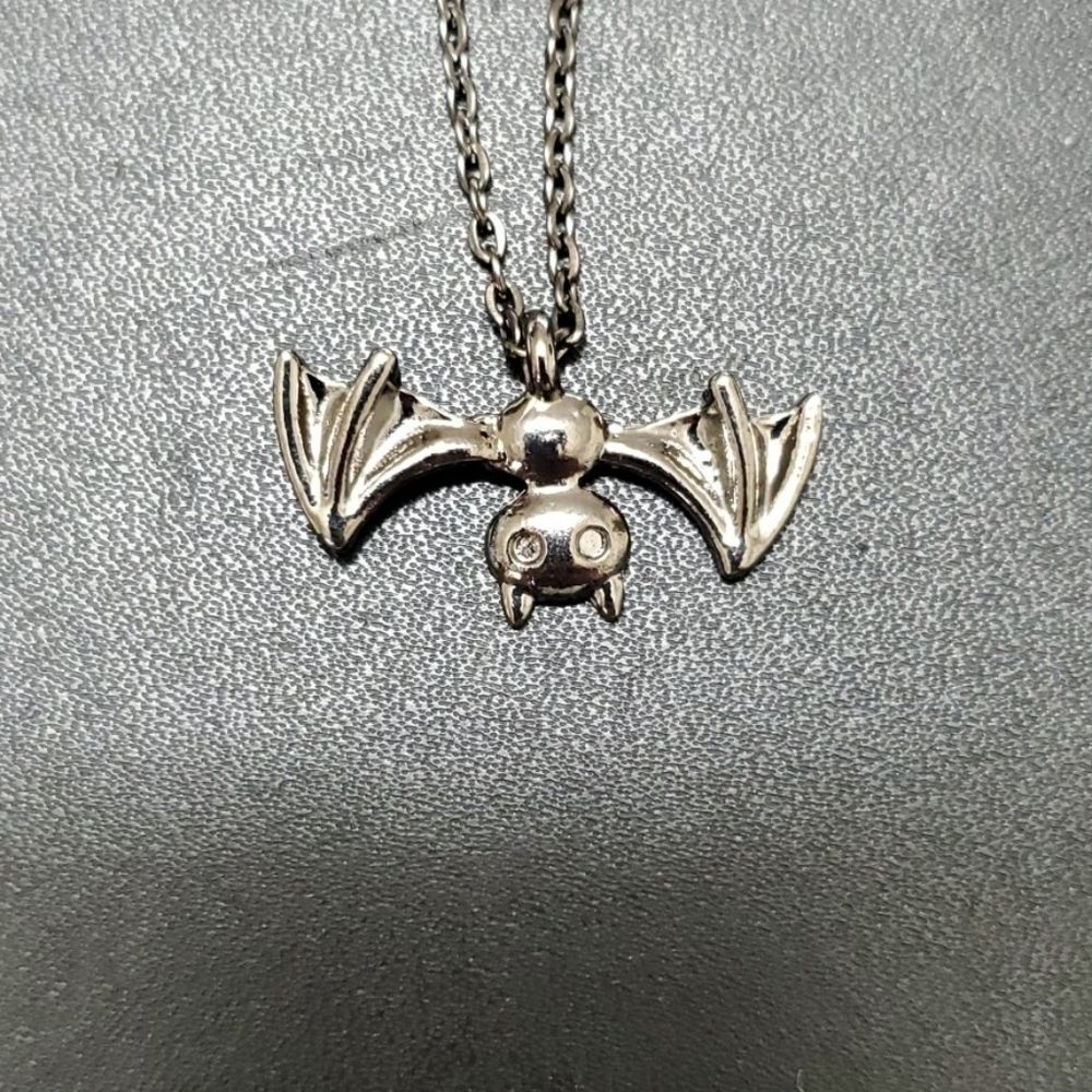 Dark silver tone bat pendant necklace 16-18"